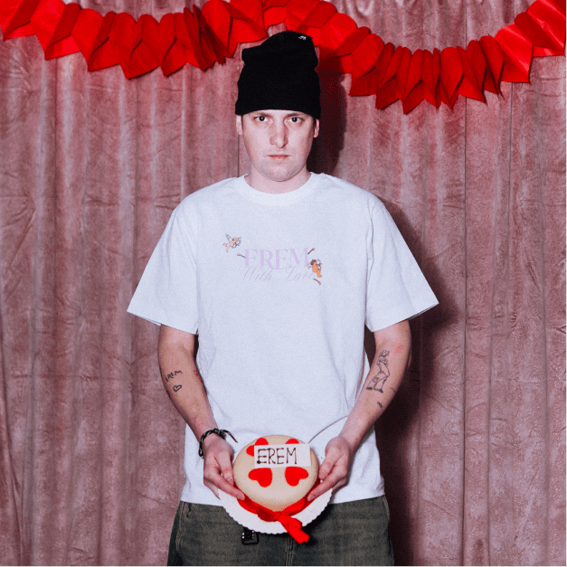 With love tee — pohled produktu